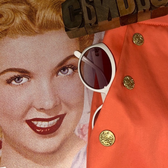 🆕MARILYN MONROE Girly Pin Up Nautical⚓️ Shorts in Chinese Coral - Picture 3 of 8